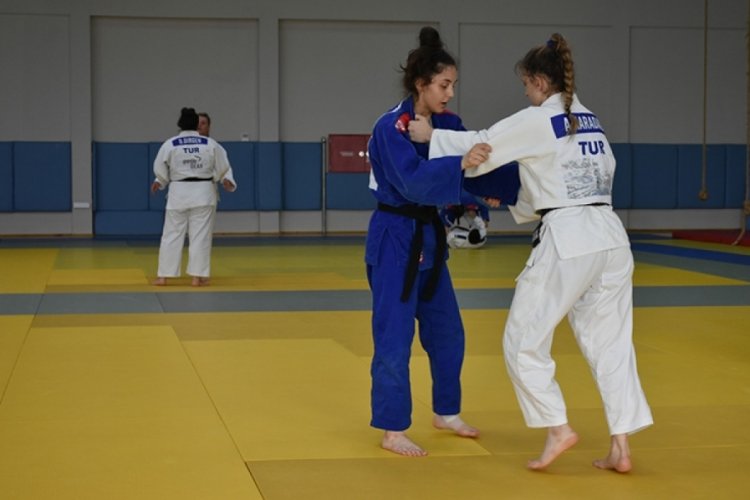 Gen&ccedil; Kadın Judo Milli Takımı, Avrupa Şampiyonası hazırlıklarını Trabzon'da son s&uuml;rat devam ediyor