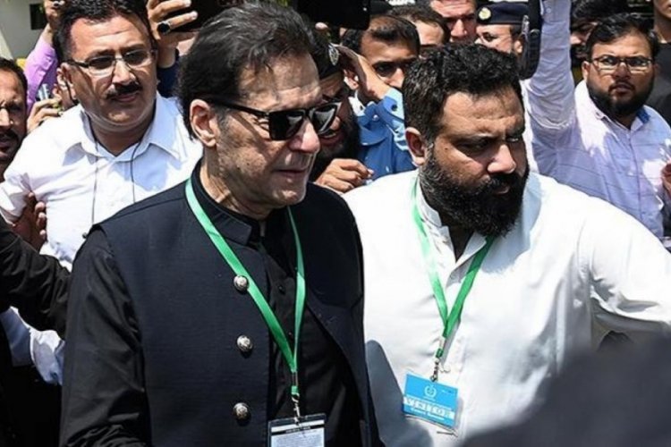 Pakistan'da eski Başbakan Khan'ın hapis cezası ertelendi!