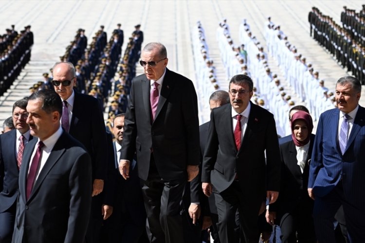 Erdoğan: T&uuml;rkiye Y&uuml;zyılı vizyonunu azim ve kararlılık i&ccedil;inde hayata ge&ccedil;iriyoruz