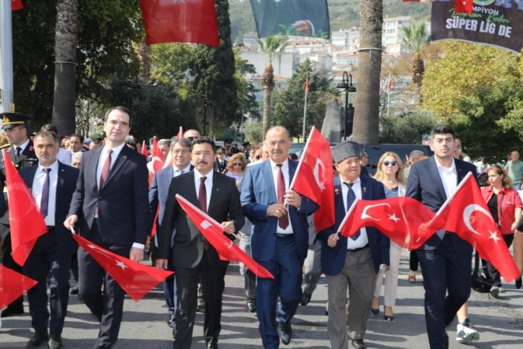 Bursa'da B&uuml;y&uuml;k Zaferin 101'inci yılı Mudanya'da coşku ile kutlandı