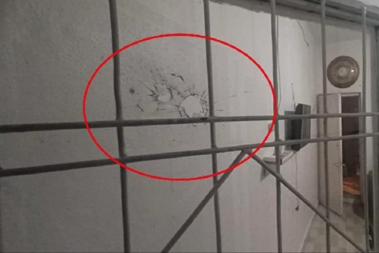 Diyarbakır'da evinde oturan kişi başından vuruldu