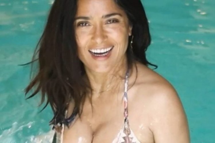 Salma Hayek tatile doymuyor!