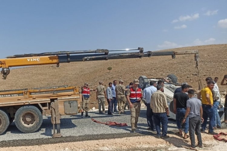 Diyarbakır'da kontrolden &ccedil;ıkan otomobil takla attı: 1 yaralı