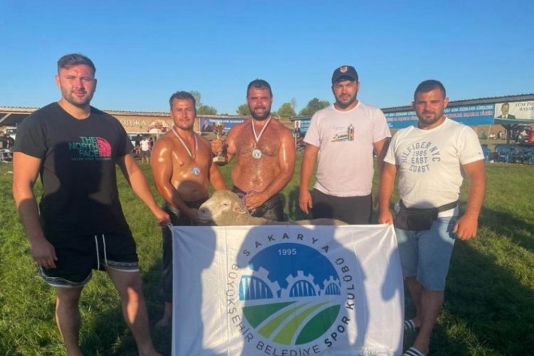Sakarya B&uuml;y&uuml;kşehir pehlivanlarından b&uuml;y&uuml;k başarı
