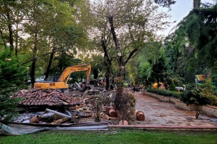 Bursa'da Ender &Ccedil;ay Bah&ccedil;esi yıkıldı