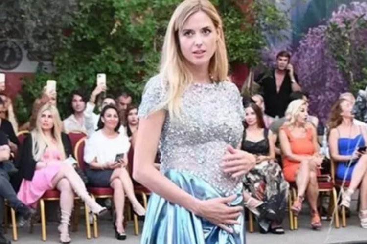 Wilma Elles, karnı burunda podyuma &ccedil;ıktı