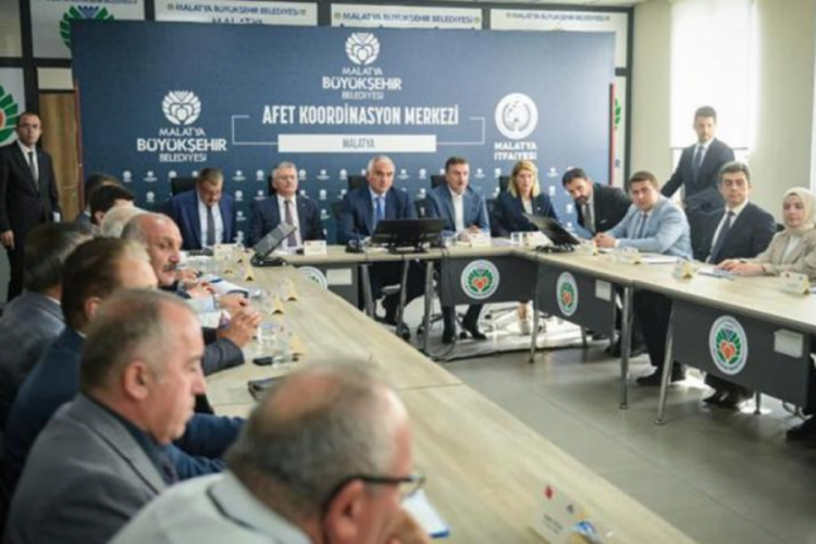 Bakan Nuri Ersoy, Malatya'da incelemelerde bulundu