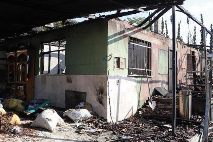Denizli'de cami lojmanında &ccedil;ıkan yangında 1 kişi hayatını kaybetti