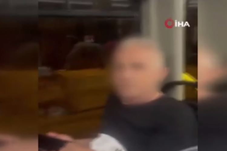 İstanbul'da otob&uuml;ste gizlice kadınların fotoğrafını &ccedil;ekerken su&ccedil;&uuml;st&uuml; yakalandı!