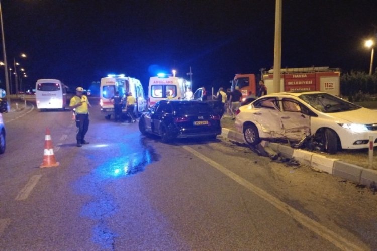 Edirne'de gurbet&ccedil;i aile tatil d&ouml;n&uuml;ş&uuml; kaza yaptı