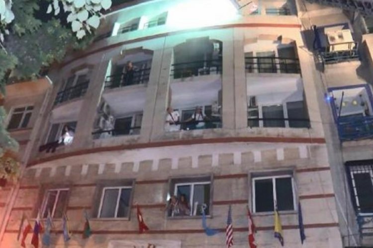 İstanbul'da otelin elektrik panosunda yangın! Turistler tahliye edildi