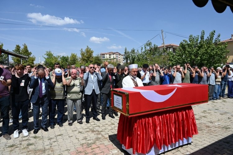 Kalp krizinden &ouml;len uzman &ccedil;avuş, son yolculuğuna uğurlandı