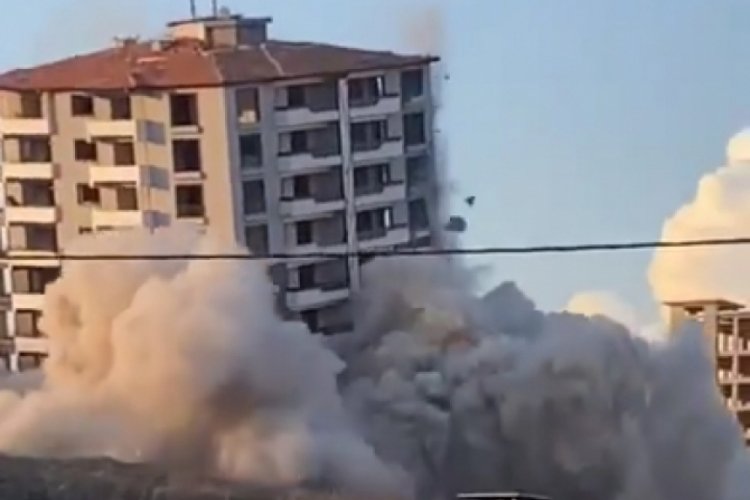 Hatay'da 15 katlı hasarlı bina, dinamitle yıkıldı