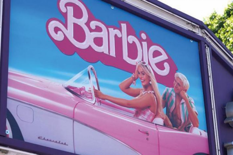 L&uuml;bnan 'Barbie' kararını değiştirdi!