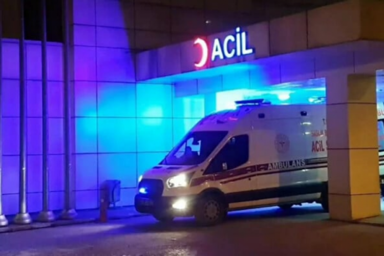 Sakarya'da 30 kişi d&uuml;ğ&uuml;n evinde yediği yemekten zehirlendi