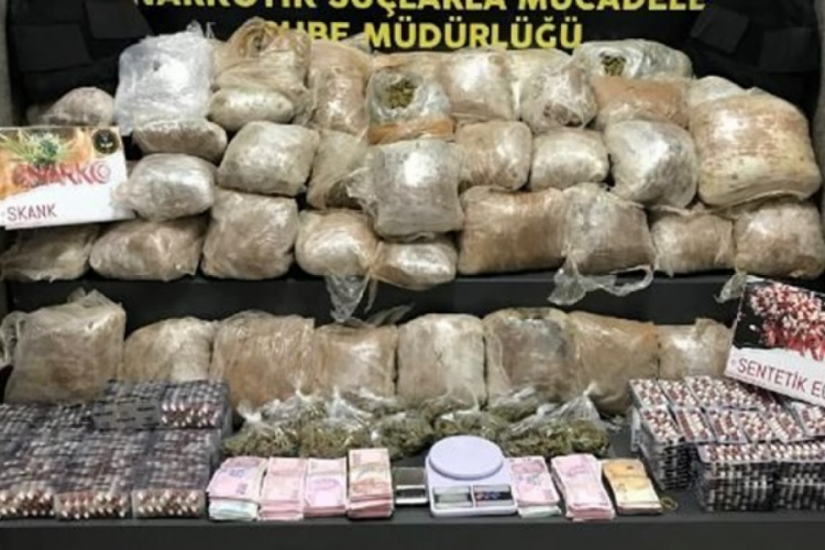 İzmir'de uyuşturucu operasyonu: 5 kişi tutuklandı