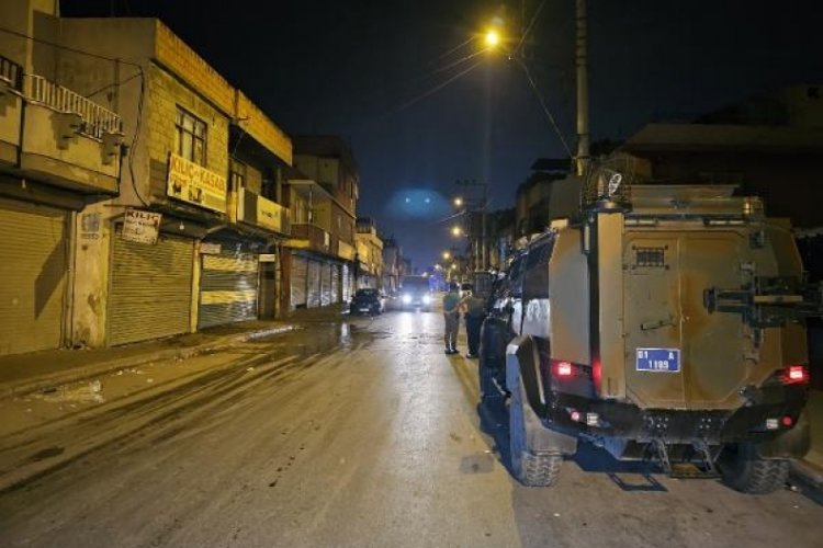 Adana'da kaldırımda telefonla konuşan kişiyi &ouml;ld&uuml;rd&uuml;
