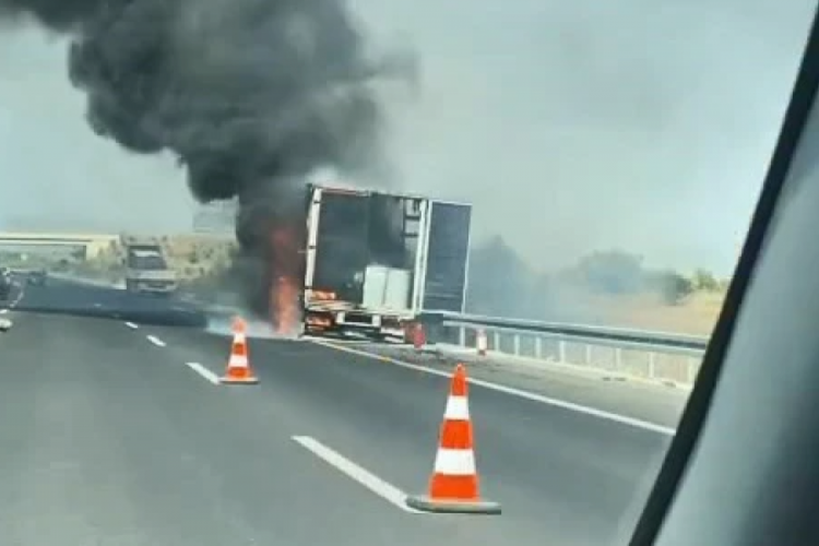 Bursa'da seyir halindeki tır alevlere teslim oldu