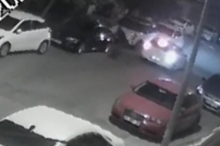 İstanbul'da soydukları otomobile geri d&ouml;n&uuml;p g&uuml;neş g&ouml;zl&uuml;ğ&uuml;n&uuml; de &ccedil;aldılar