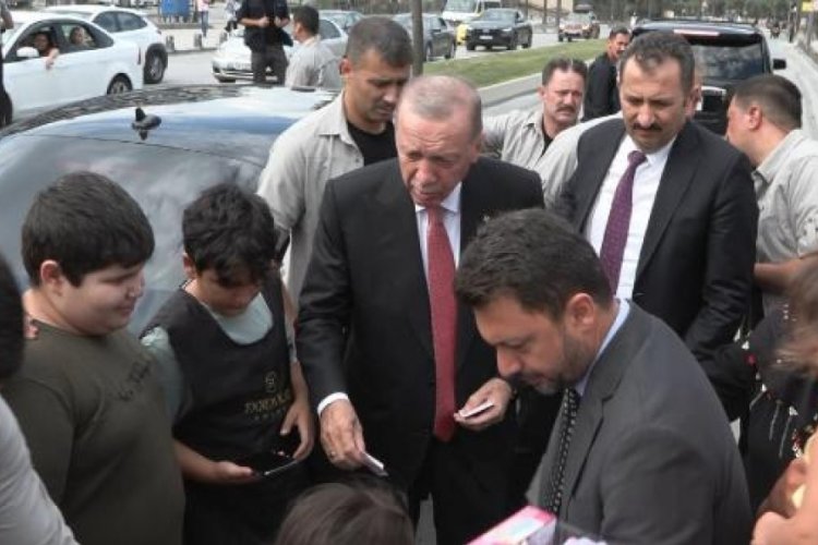 Cumhurbaşkanı Erdoğan &ccedil;ocuklara oyuncak dağıttı