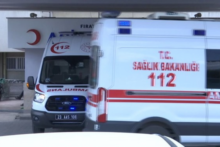 Elazığ'da husumetlilerinin &uuml;zerine kızgın yağ d&ouml;kt&uuml;!