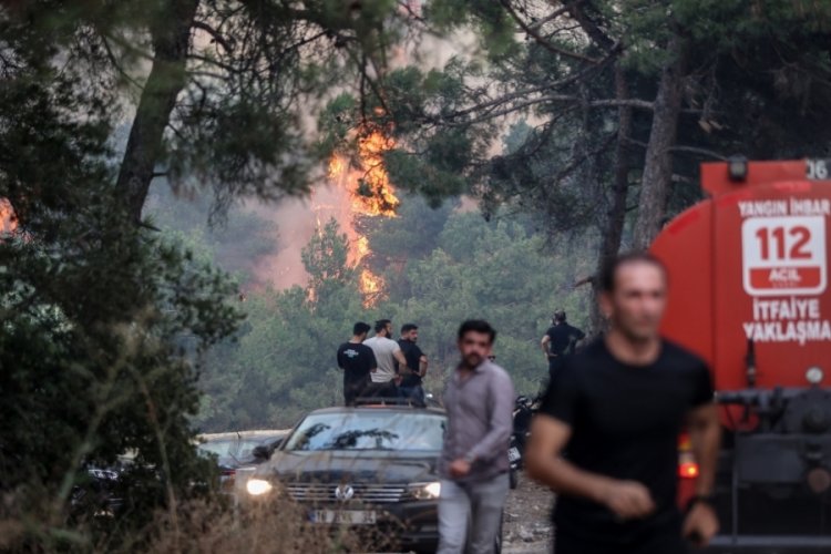 Bursa Valisi Demirtaş, yangın b&ouml;lgesinde a&ccedil;ıklamalarda bulundu