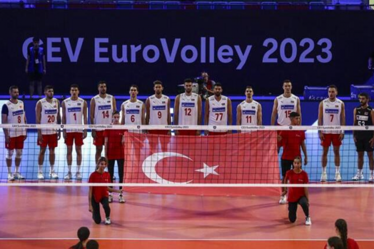 Efeler, Avrupa Şampiyonası'nda ilk galibiyetini aldı