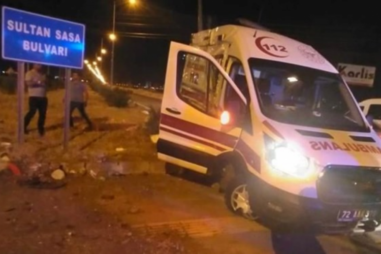 Diyarbakır'da ambulans ile belediye otob&uuml;s&uuml; &ccedil;arpıştı!