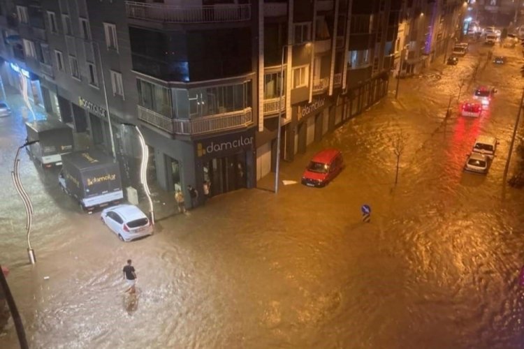 Giresun'da sağanak su baskınlarına neden oldu