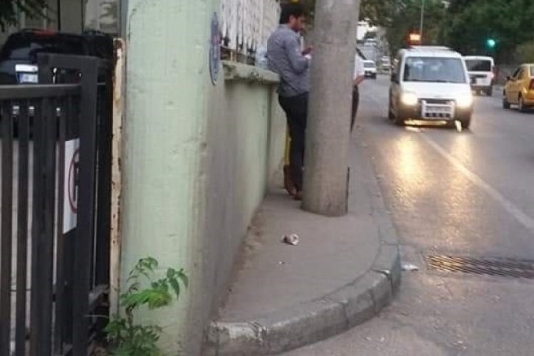 Bursa'da vatandaşlar kaldırımlar işgal edildiği i&ccedil;in mağdur!