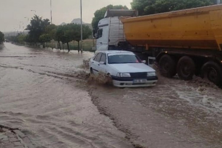 Kayseri'de sağanak yağış sele neden oldu