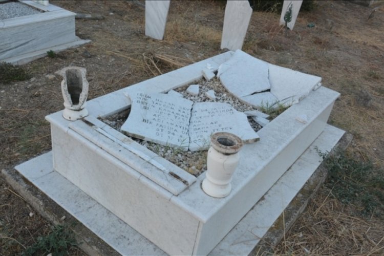 Batı Trakya'da T&uuml;rk mezarlığına &ccedil;irkin saldırı
