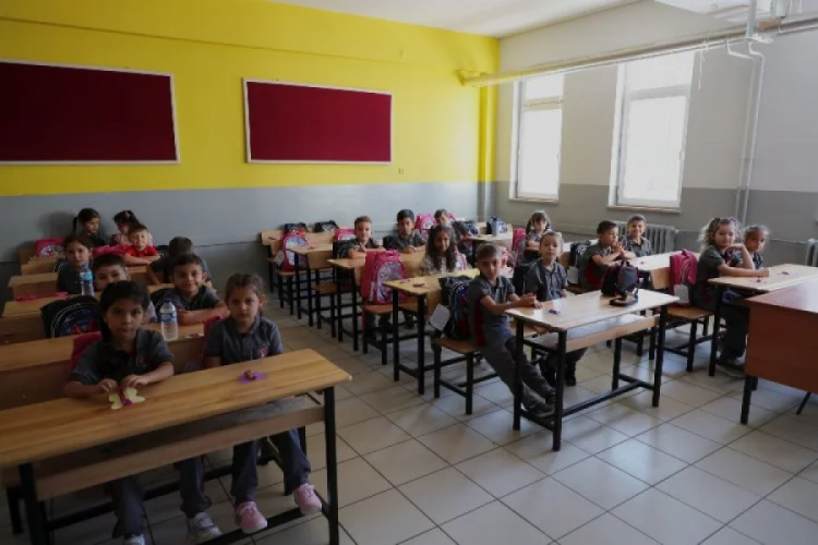 Bursa Gemlik Belediyesi'nden kırtasiye desteği