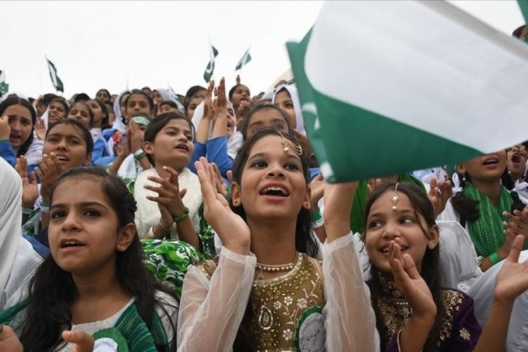 Pakistan'da askeri helikopter d&uuml;şt&uuml;: 3 &ouml;l&uuml;