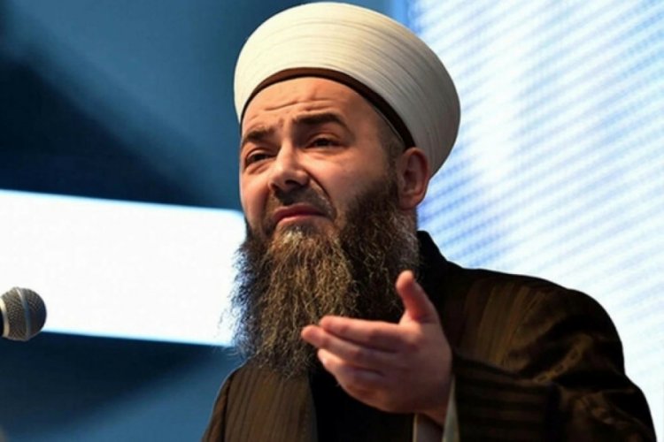 C&uuml;bbeli Ahmet: Putin eşcinselliği yasaklıyor, bize &ouml;zg&uuml;rl&uuml;k oluyor