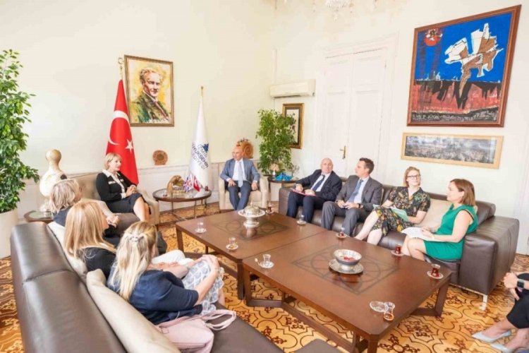 İngiliz B&uuml;y&uuml;kel&ccedil;i Morris Başkan Soyer'i ziyaret etti