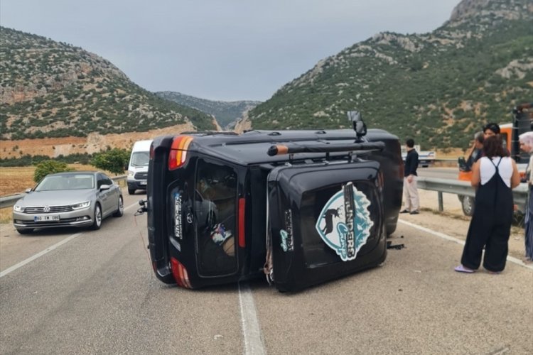 Sanat&ccedil;ı S&uuml;mer Ezg&uuml; Antalya'da kaza yaptı