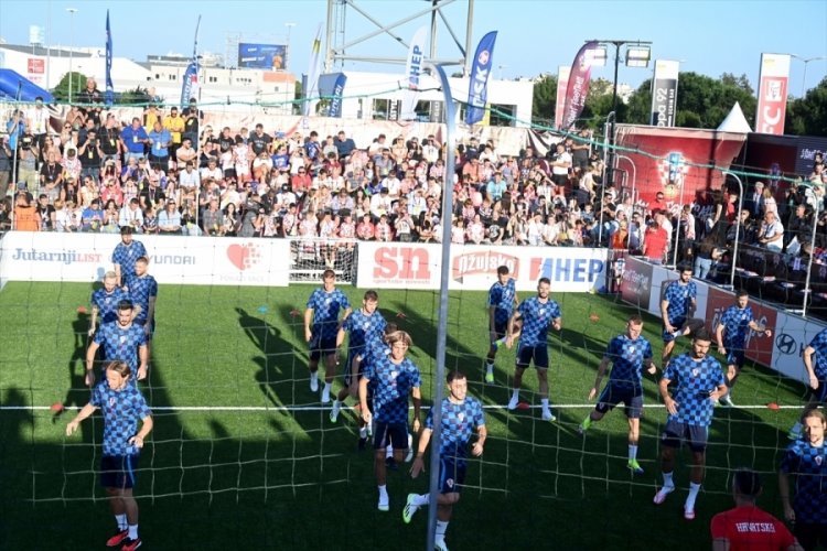 Hırvatistan Milli Takımı futbolcularından "sokak futbolu" etkinliği