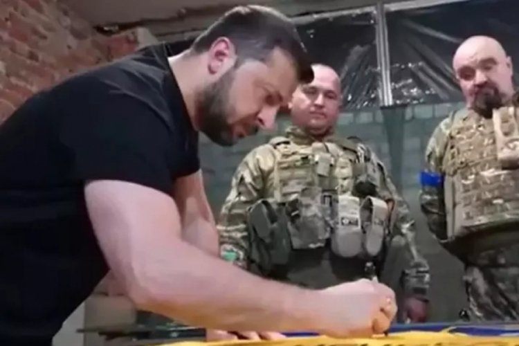 Zelenski'den kritik b&ouml;lgeye ziyaret! 'Zaferler i&ccedil;in teşekk&uuml;r ederim'