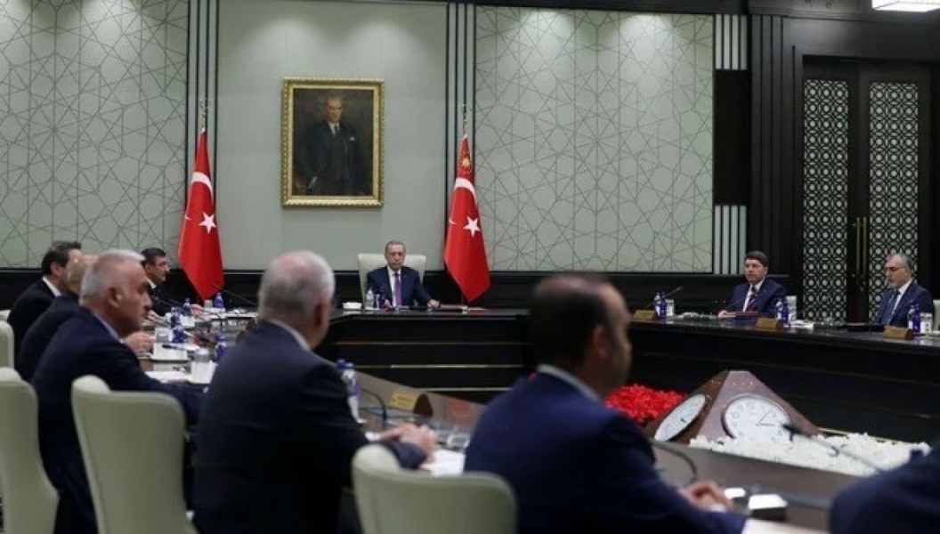 Kabine&nbsp;bug&uuml;n toplanıyor