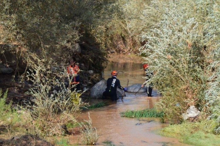 Aksaray'da sele kapılan Asel bebek bal&ccedil;ıkta aranıyor
