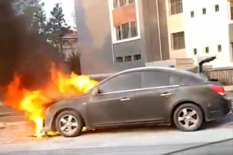 Bursa'da seyir halindeki ara&ccedil; alev aldı