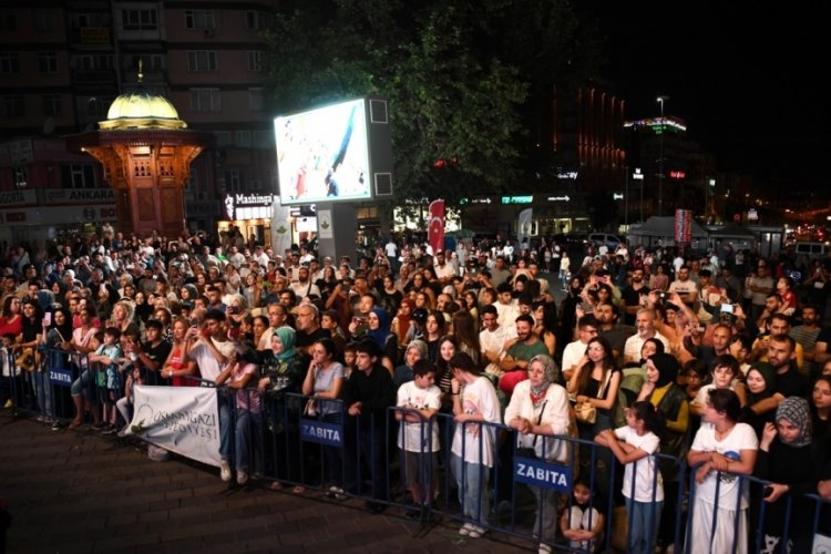 Bursa'da Balkan Festivali, b&uuml;y&uuml;k ilgi g&ouml;rd&uuml;