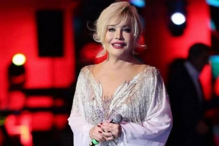 Emel Sayın, gen&ccedil;lik fotoğrafını paylaştı