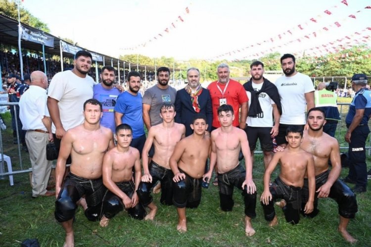 Bursa B&uuml;y&uuml;kşehir Belediyesporlu g&uuml;reş&ccedil;iler 7 madalya 2 kupayla kazandı