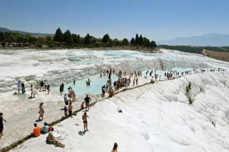 Pamukkale'de turist bolluğu!