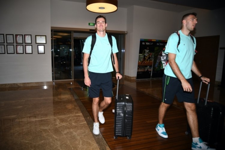 TOFAŞ  Basketbol Takımı kamp &ccedil;alışmaları i&ccedil;in Antalya'ya gitti