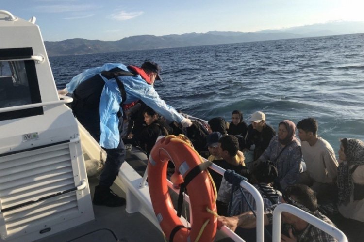 &Ccedil;anakkale'de 95 d&uuml;zensiz g&ouml;&ccedil;men karaya &ccedil;ıkarıldı