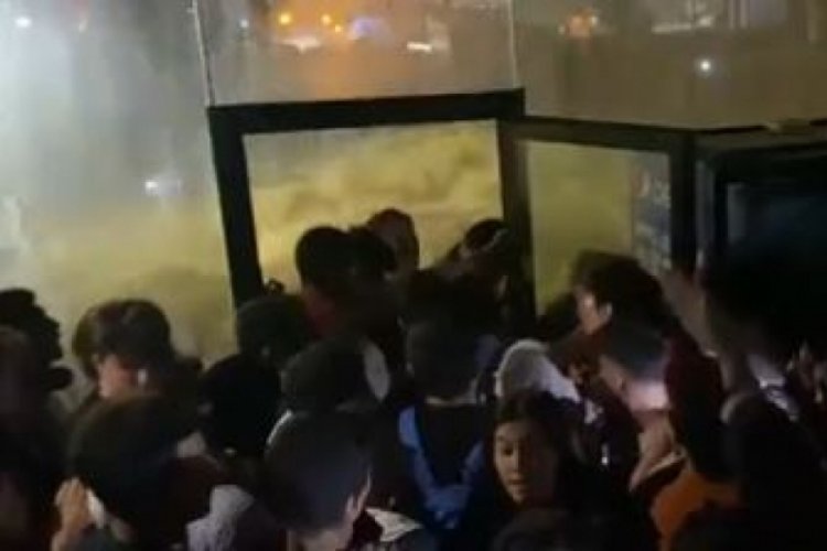 İstanbul'da sel sularına kapılan &uuml;&ccedil; kişi hayatını kaybetti