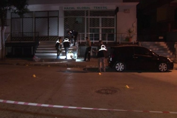 İstanbul Kartal'da bir grup gen&ccedil; silahlı saldırıya uğradı! 3 yaralı